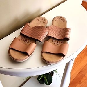 Naturalizer comfortable leather slide sandal